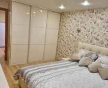 Продаётся 4-комн. квартира, 70.2 м²