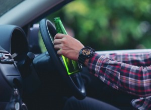 Благовещенец, два раза въехавший в машину соседей в пьяном виде, остался без автомобиля