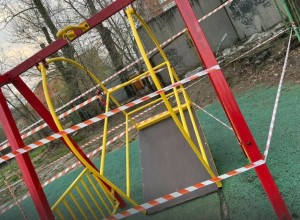 В Благовещенске закрыли детскую инклюзивную площадку городского парка