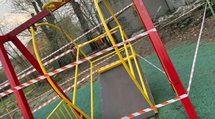 В Благовещенске закрыли детскую инклюзивную площадку городского парка