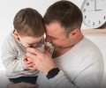 Пособие по уходу за детьми в Приамурье получают около 100 пап