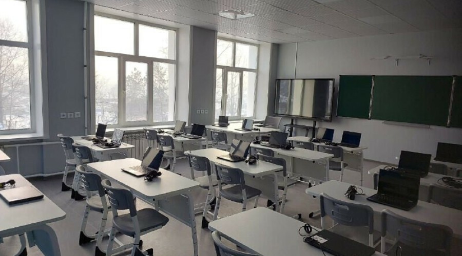 В амурском селе торжественно открыли школу, но ученики до сих пор учатся в другом месте