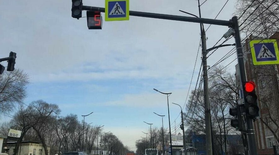 Новый светофор заработал в Благовещенске