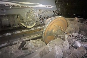 Груды металла на ж/д путях