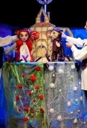 Спектакль «Белоснежка и Краснозорька»